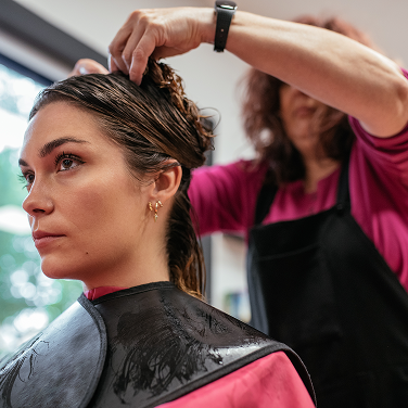 coiffure-mariage-evenementielle-femme-pontarlier-lievremont-coiffure-pour-femmes-enceintes-postpartum-soins-cheveux-lievremont-enfants-premiere-coupe-coiffure-pedagogie-jeux-lievremont-ambiance-chaleureuse-salon-de-coiffure-saugeais-pontarlier conseils-morpho-coiffure-style-visage-coiffeuse-lievremont-pontarlier salon-de-coiffure-maison-du-bois-lievremont-saugeais-pontarlier relooking-transformation-coiffure-style-personnalise-salon-du-saugeais service-coiffure-domicile-lievremont-pontarlier-saugeais-homme-femme-enfant-7